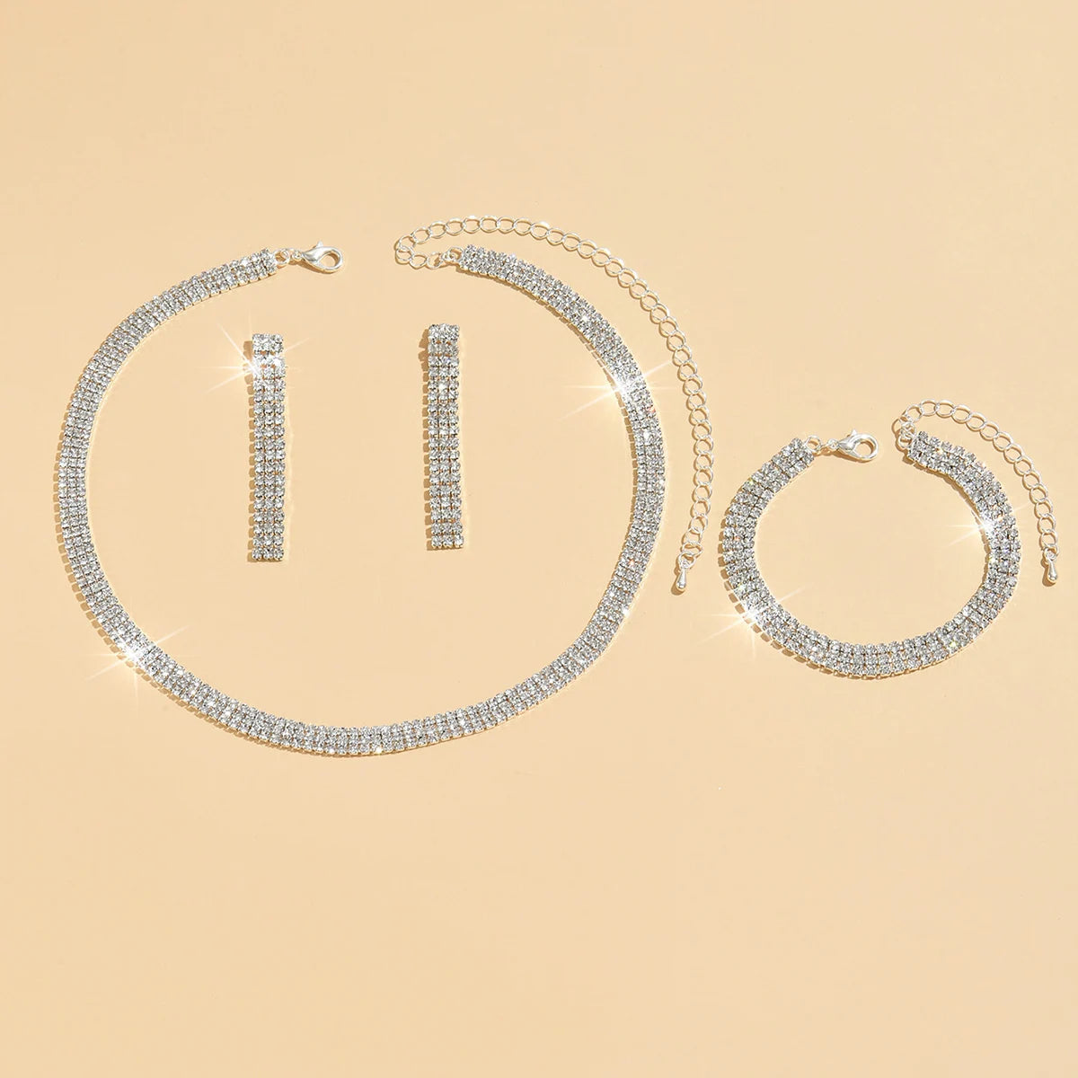 4-piece women’s jewelry set with triple-drain diamonds: necklace, earrings, bracelet, bridal accessory.