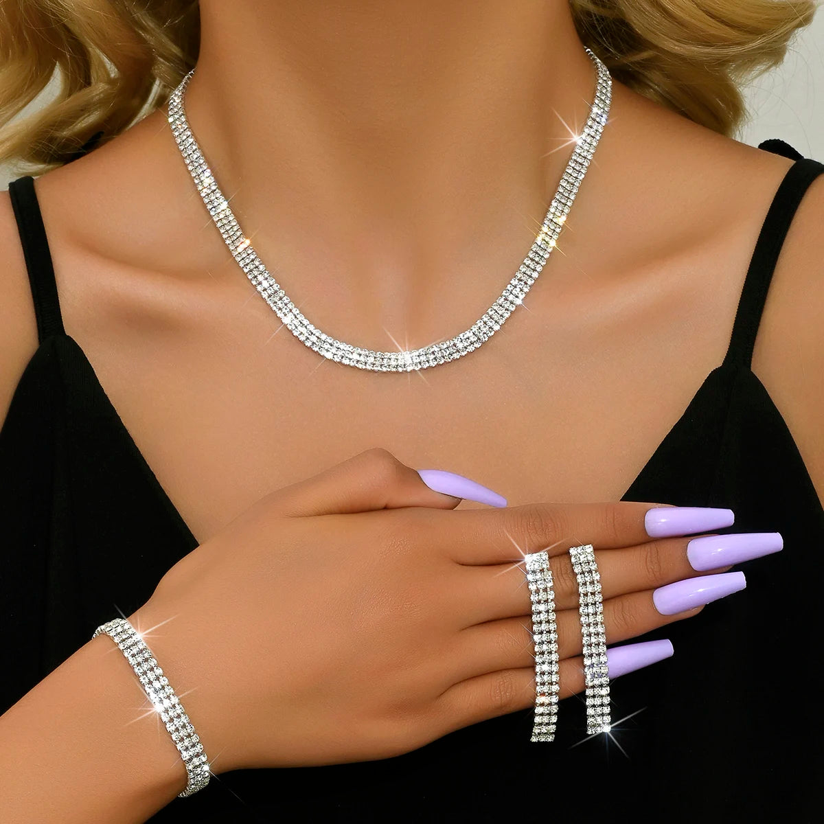 4-piece women’s jewelry set with triple-drain diamonds: necklace, earrings, bracelet, bridal accessory.